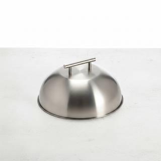 Cloche acciaio inox su tavolo cemento
