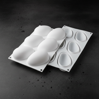 Due stampi silicone su cemento nero