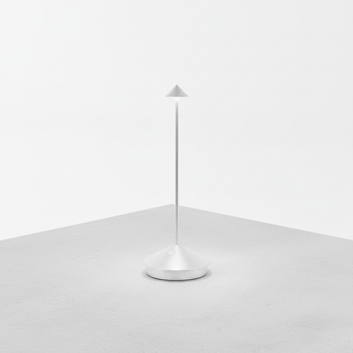 Lampada Pina Bianco su cemento