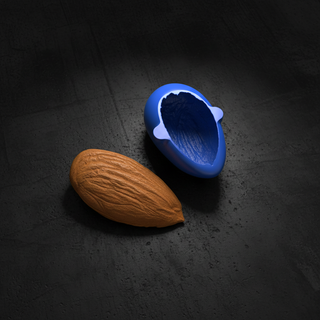 Mandorla e stampo silicone blu su cemento nero