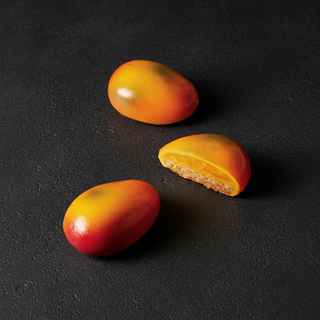 Monoporzioni mango su cemento nero