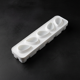 Stampo silicone fragola su cemento nero